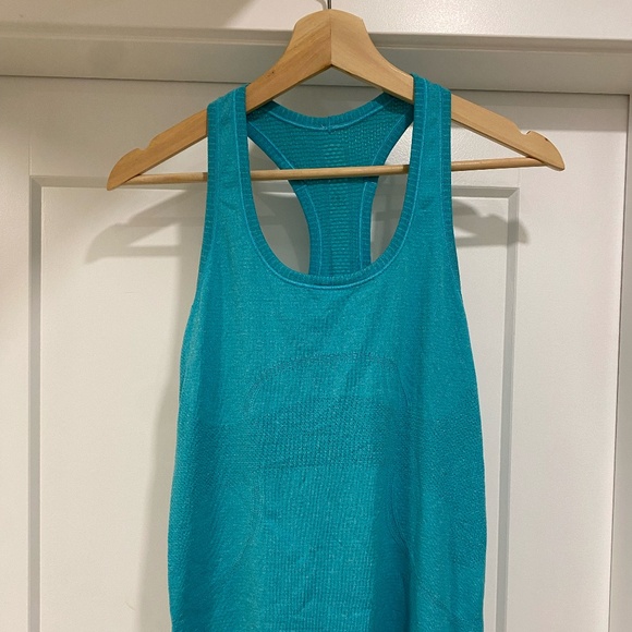 Lululemon tank - Picture 1 of 4